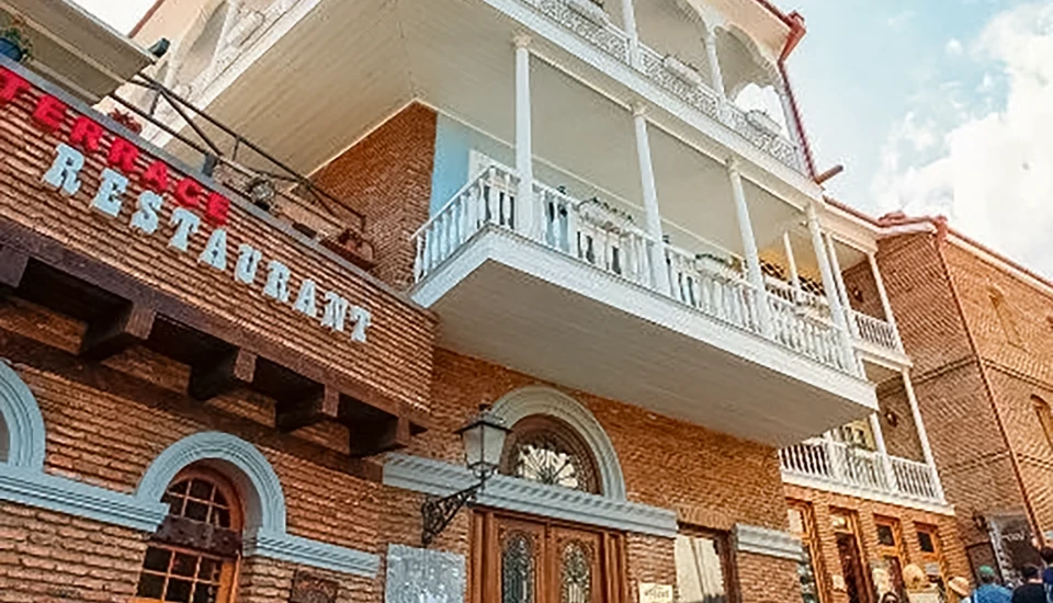 هتل آیوانی تفلیس